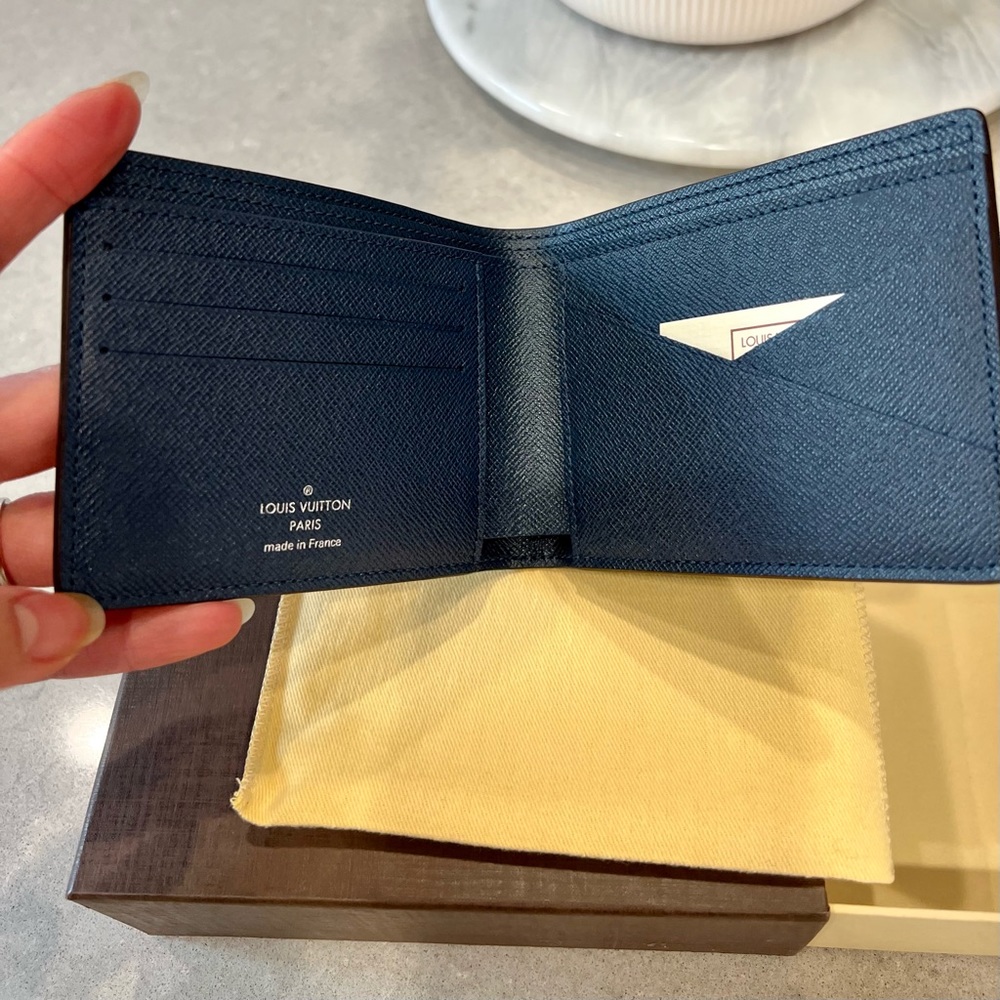 Louis Vuitton Multiple Wallet Taiga Wallet - Bleu Marine